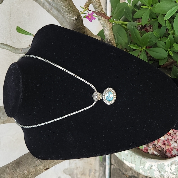 Jewelry - Necklase with pendant